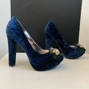 Rampage navy blue heels crushed velvet peacock feather jeweled toe size 6